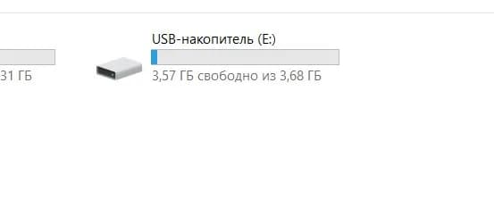 Windows File Explorer showing the radio SD card as a USB drive E: